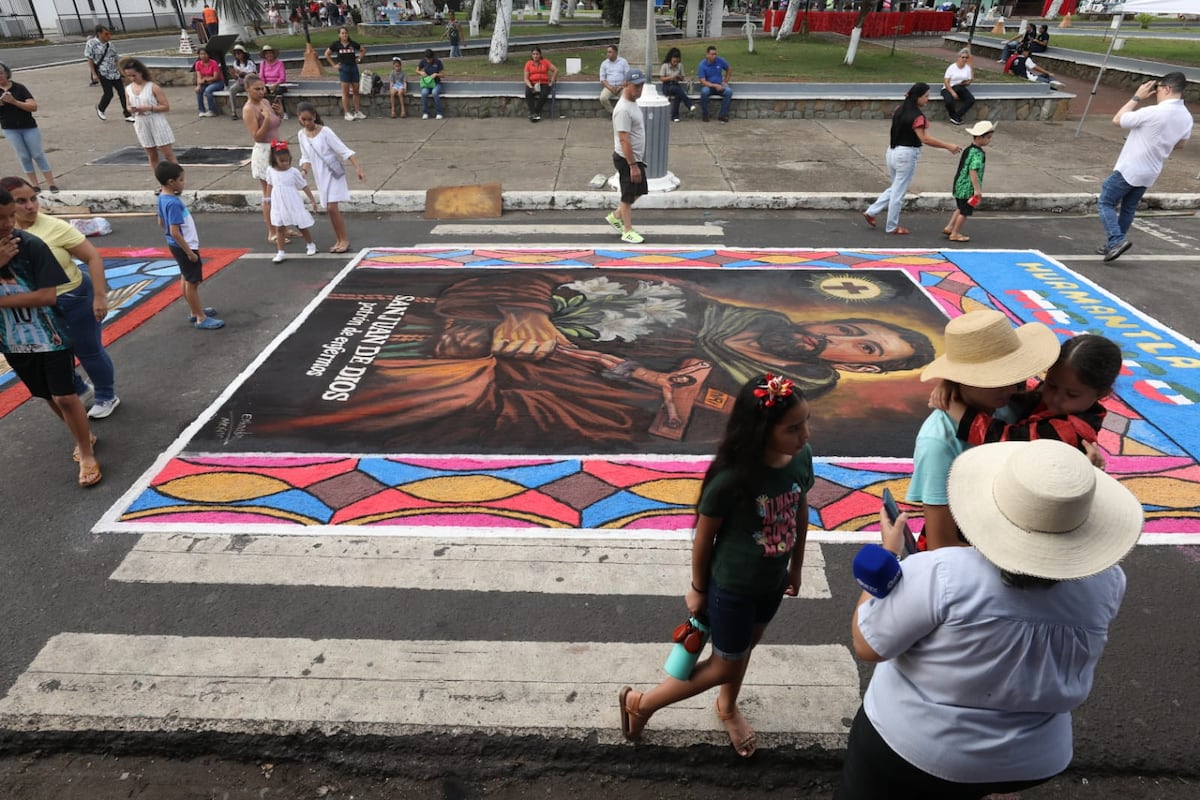El Corpus Christi vistió de fe y arte las calles de La Villa de Los Santos