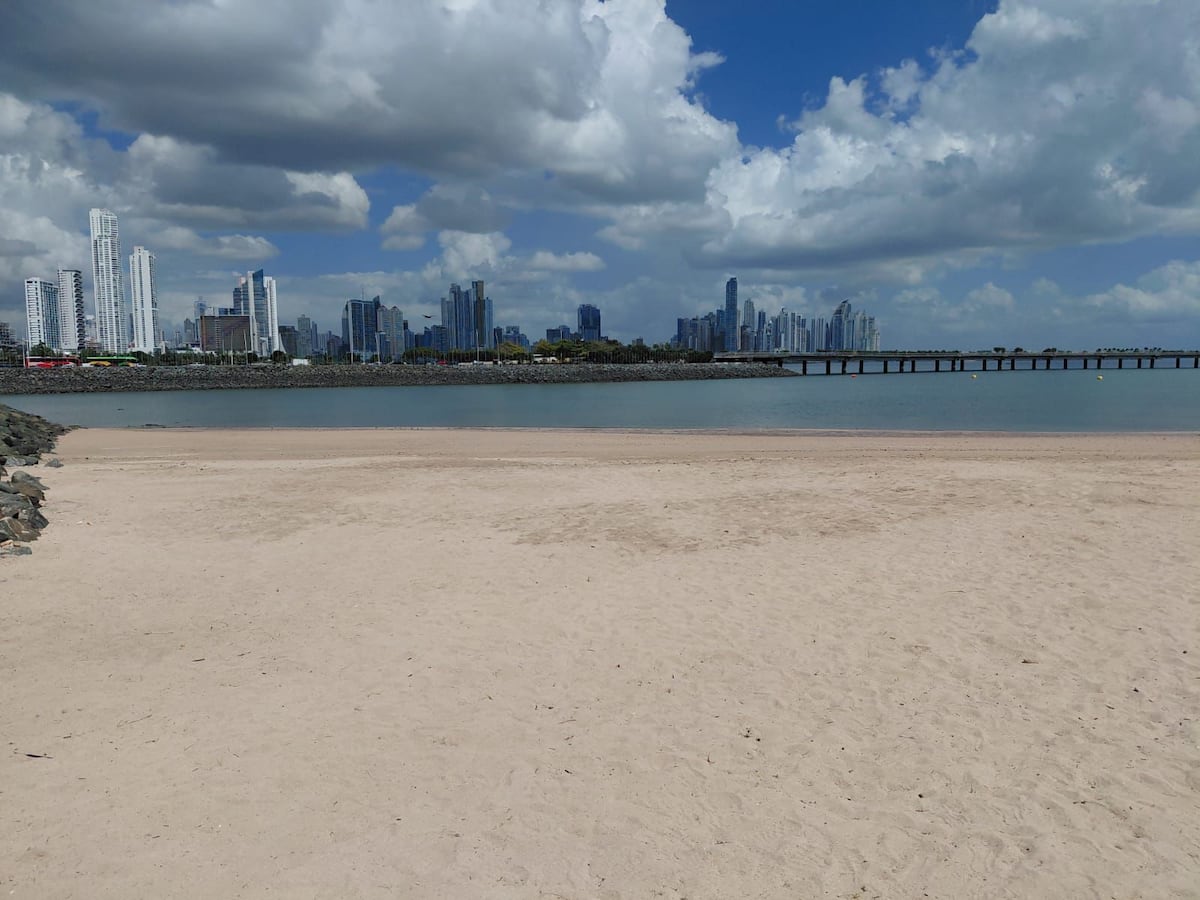 Playas del Casco Antiguo vuelven a la vida con mega limpieza municipal