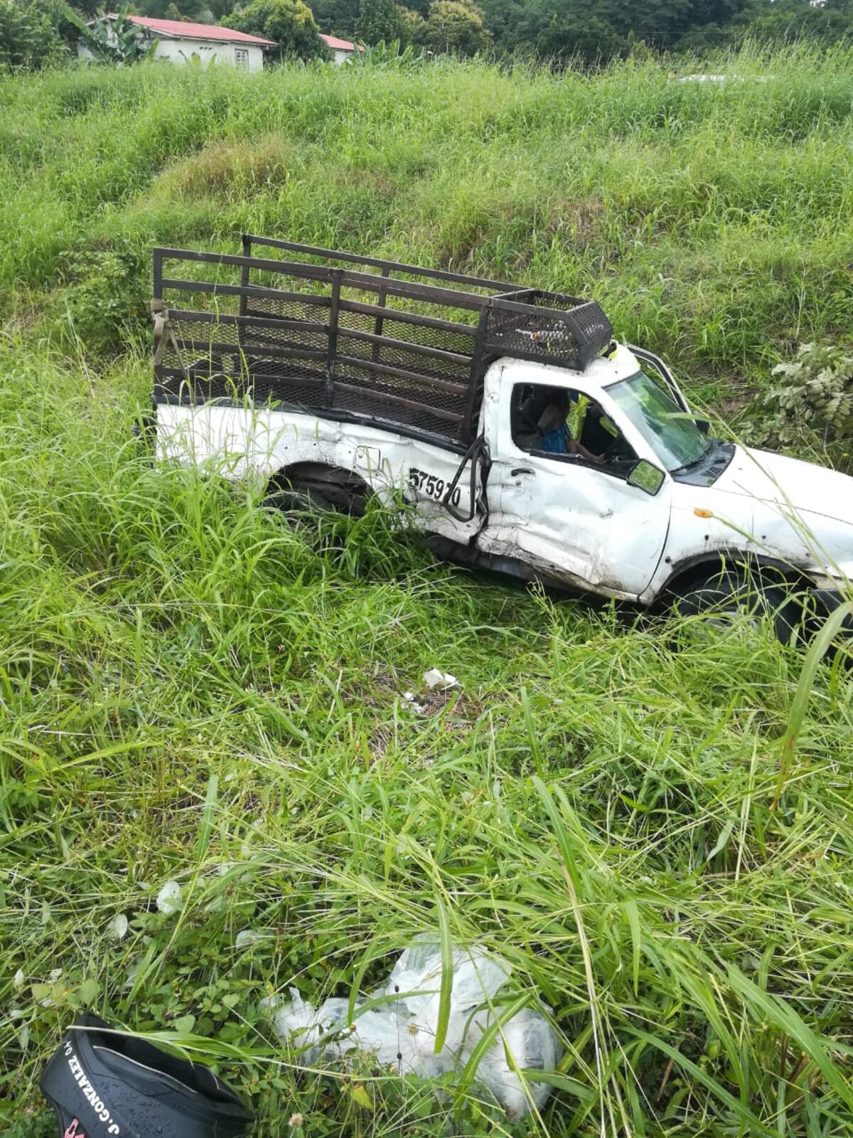 Otro aparatoso accidente en Chame. Un camión saca a un pickup de la vía y otro lo remata. El hecho fue captado en video. Impactante