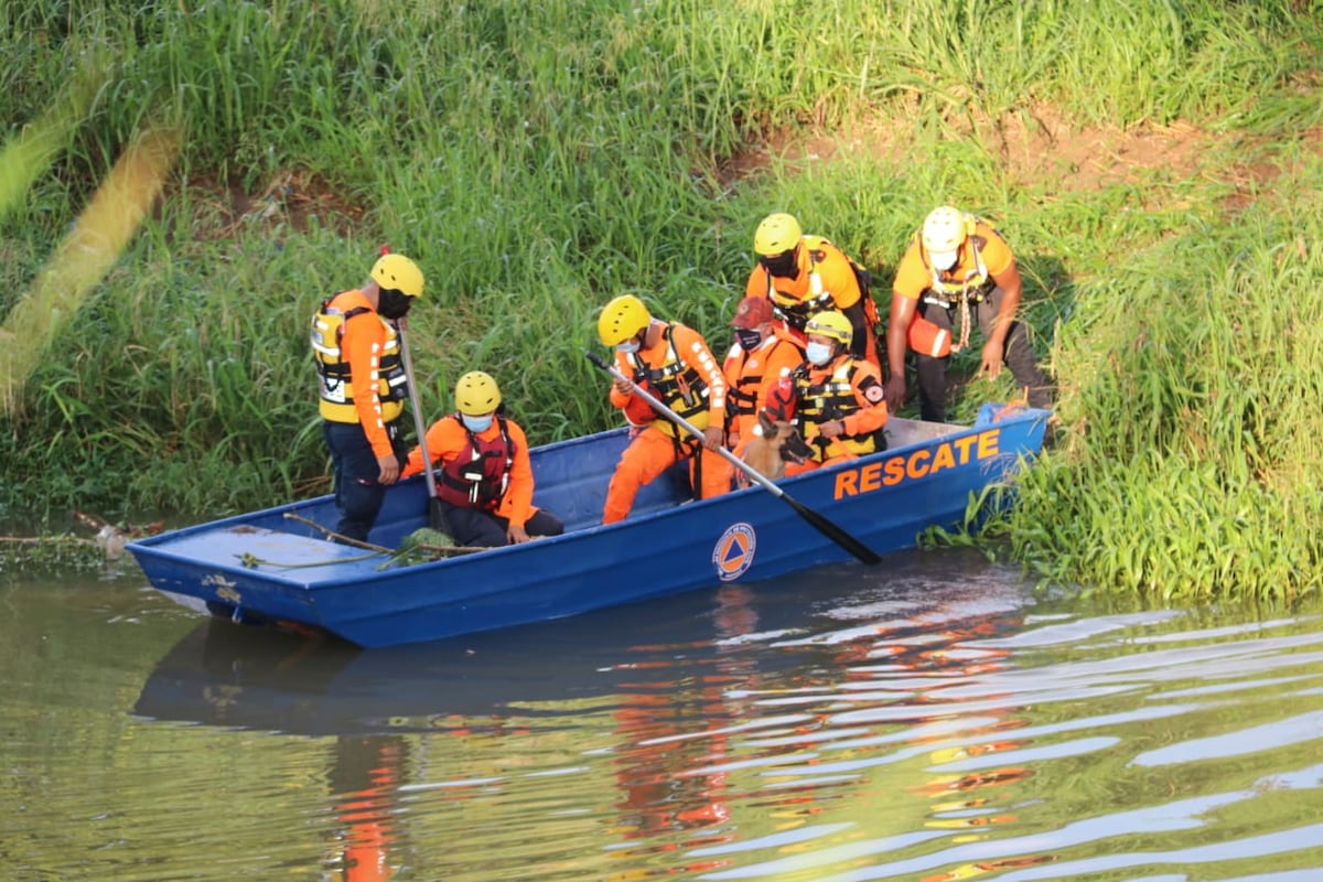 Enhorabuena. Rescatan a pareja atrapada en el río Fonseca, comarca Ngäbe Buglé 