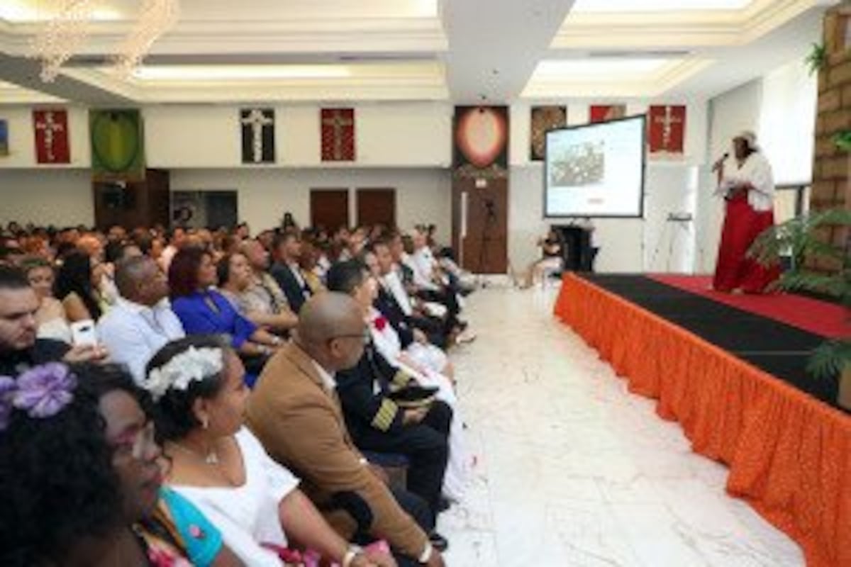 Amor, Amor, Amor. Boda masiva en los 500 años de Panamá