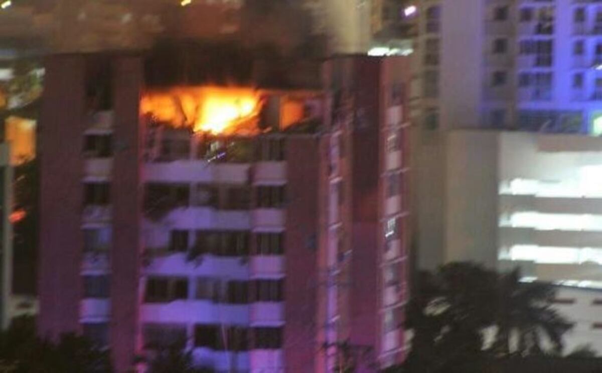 Explosión en Carrasquilla. Incendio en edificio no fue por un rayo