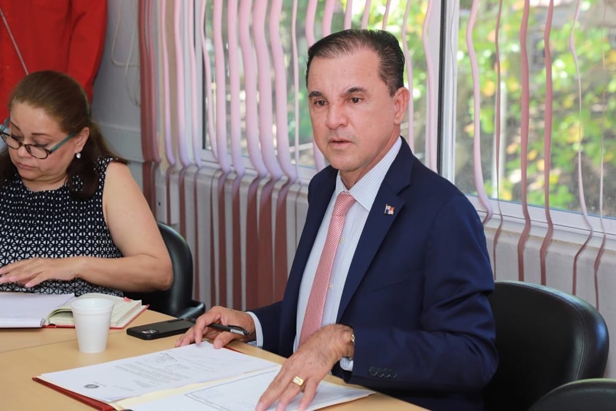 Tito Rodríguez propone cambiar la fecha del Día del Padre en Panamá