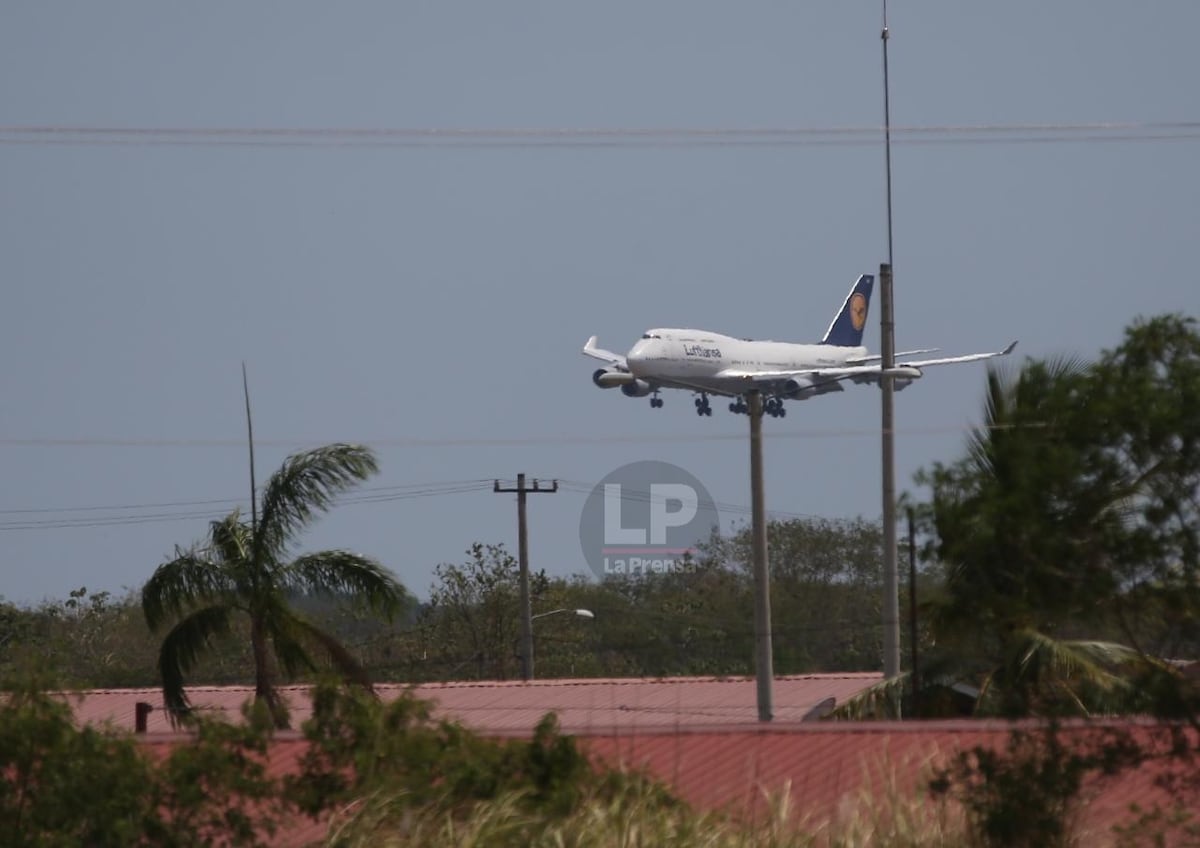 Autorizan más vuelos para repatriar a panameños 