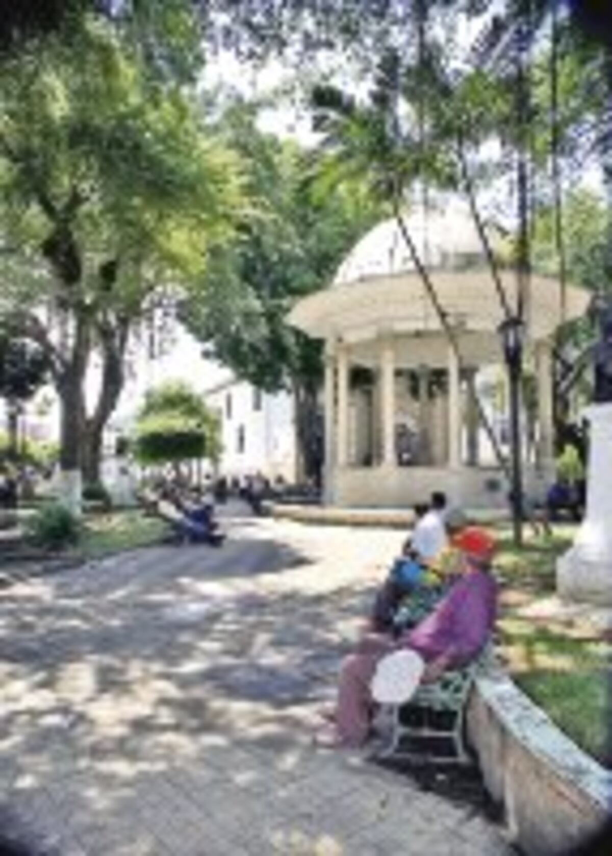 Sin muchos invitados Santa Ana un año más y apagó la vela número 105 años