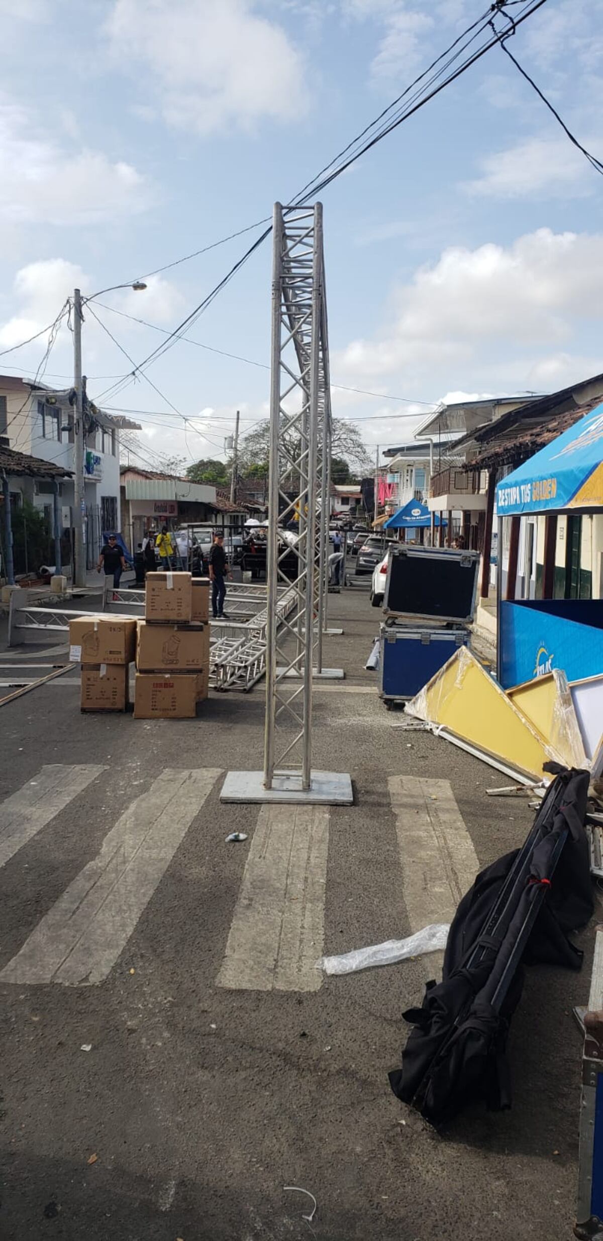 Así está la cosa. Ya comienzan a forrar con estructuras de metal el parque Belisario Porras de Las Tablas para los esperados carnavales