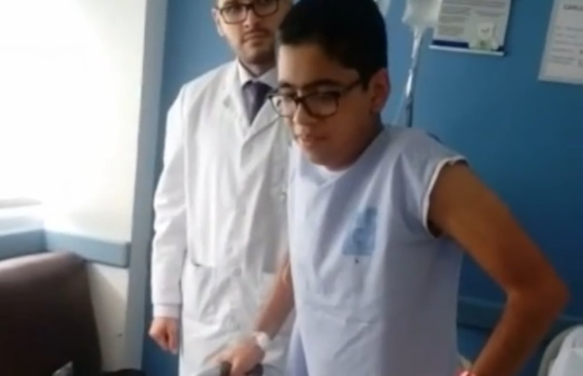 ¡QUÉ EMOCIÓN! Carlos Alberto ya da sus primeros pasos con su nueva cadera