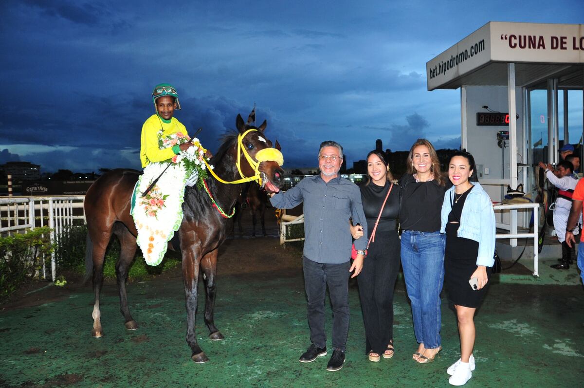 ¡Triunfal debut! ‘La Consorte’ gana el Clásico Ricardo Lau Yunsan”