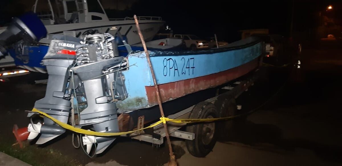 Descubren un bote hundido y un arsenal de drogas. Podría estar vinculado a una banda en Veracruz