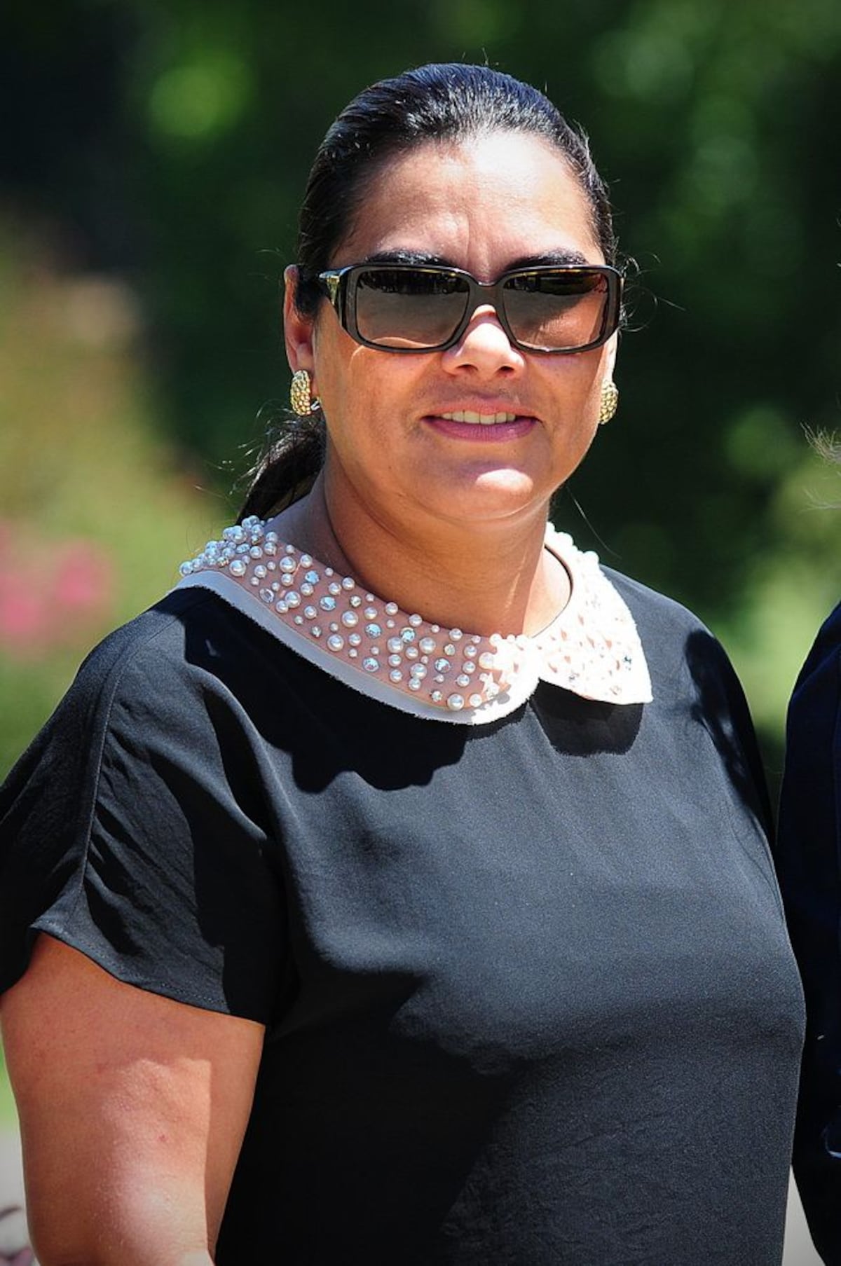 Arrestan a exprimera dama por presunta malversación de fondos públicos