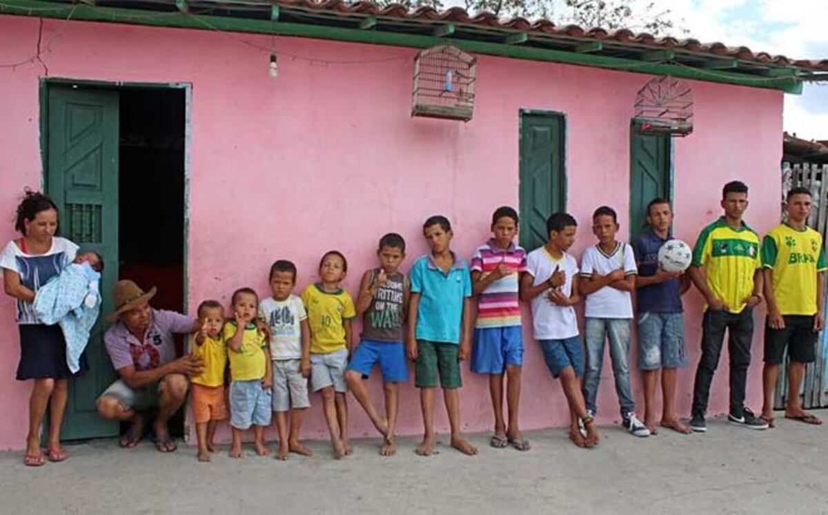 Pareja tiene 13 hijos varones y sigue intentando tener una niña