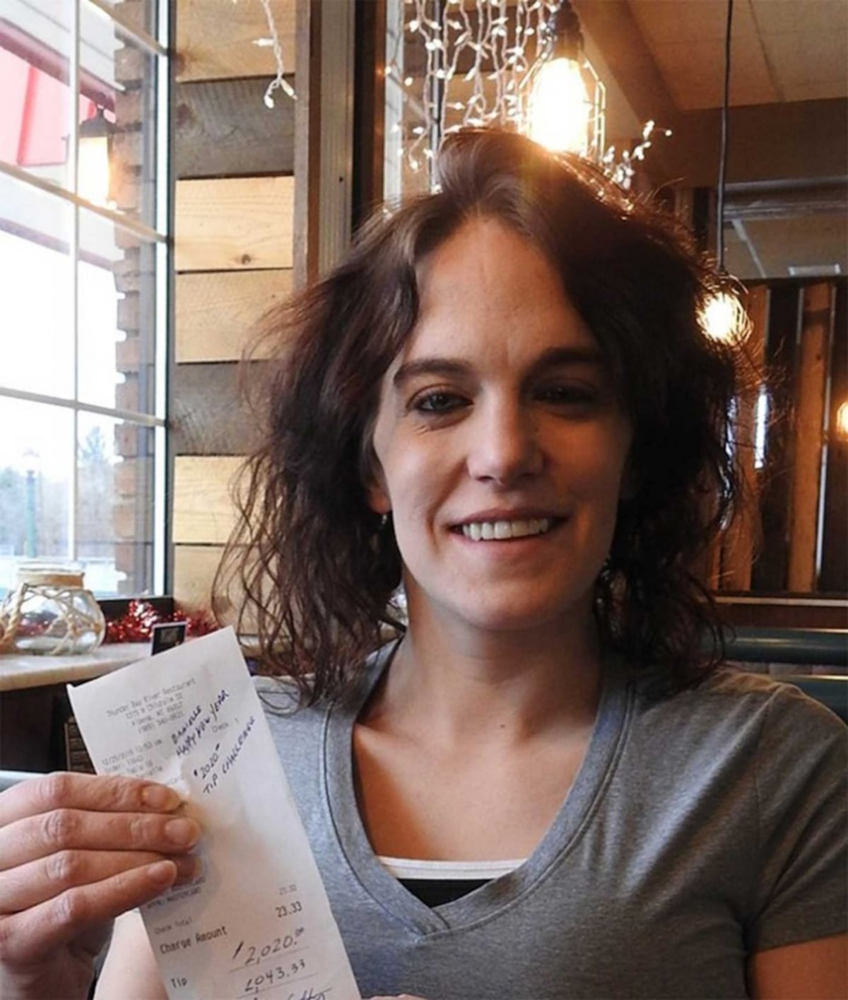 Próspero Año Nuevo: Recibe 2 mil 20 dólares de propina