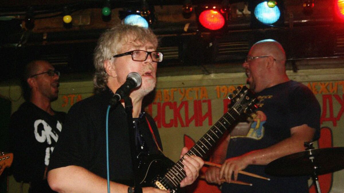 Pasajero que fue bajado de avión por hedor falleció por terrible infección