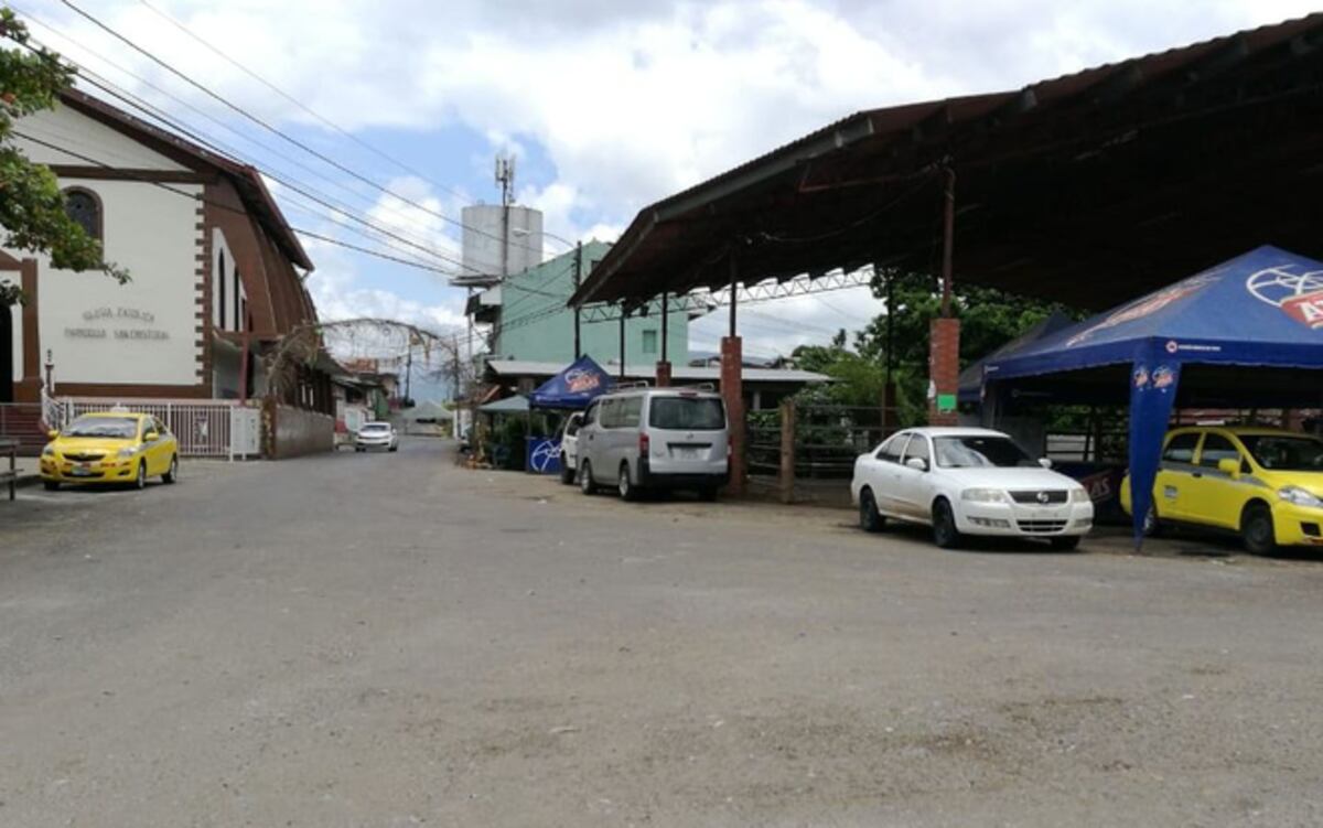 Se molestó al ser rechazado, la persiguió y luego le disparó en el abdomen 