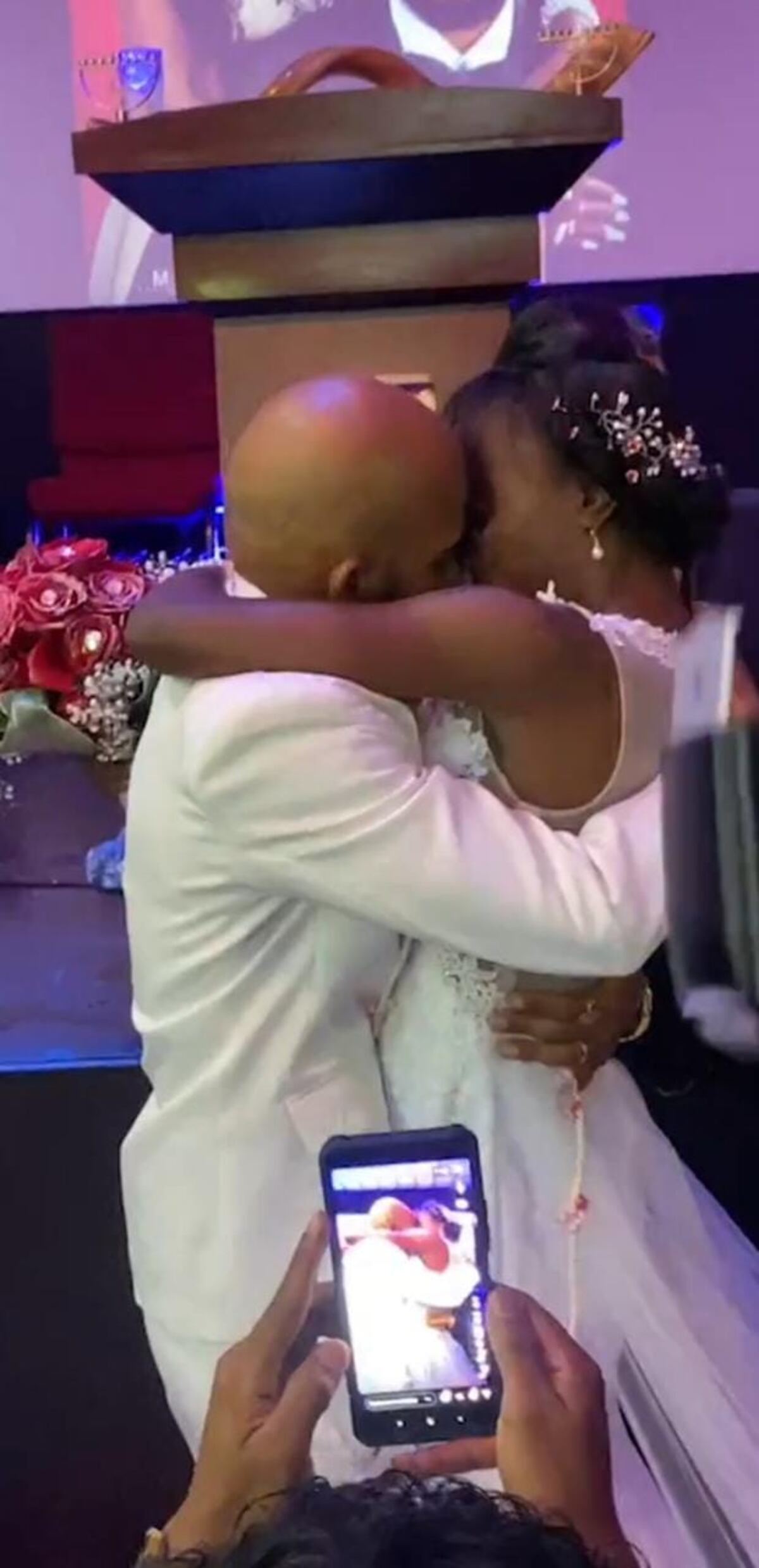 Son bodas, son anillos y vestidos de blanco. Dunduzuá promete estar con Yamal hasta que Cristo venga 