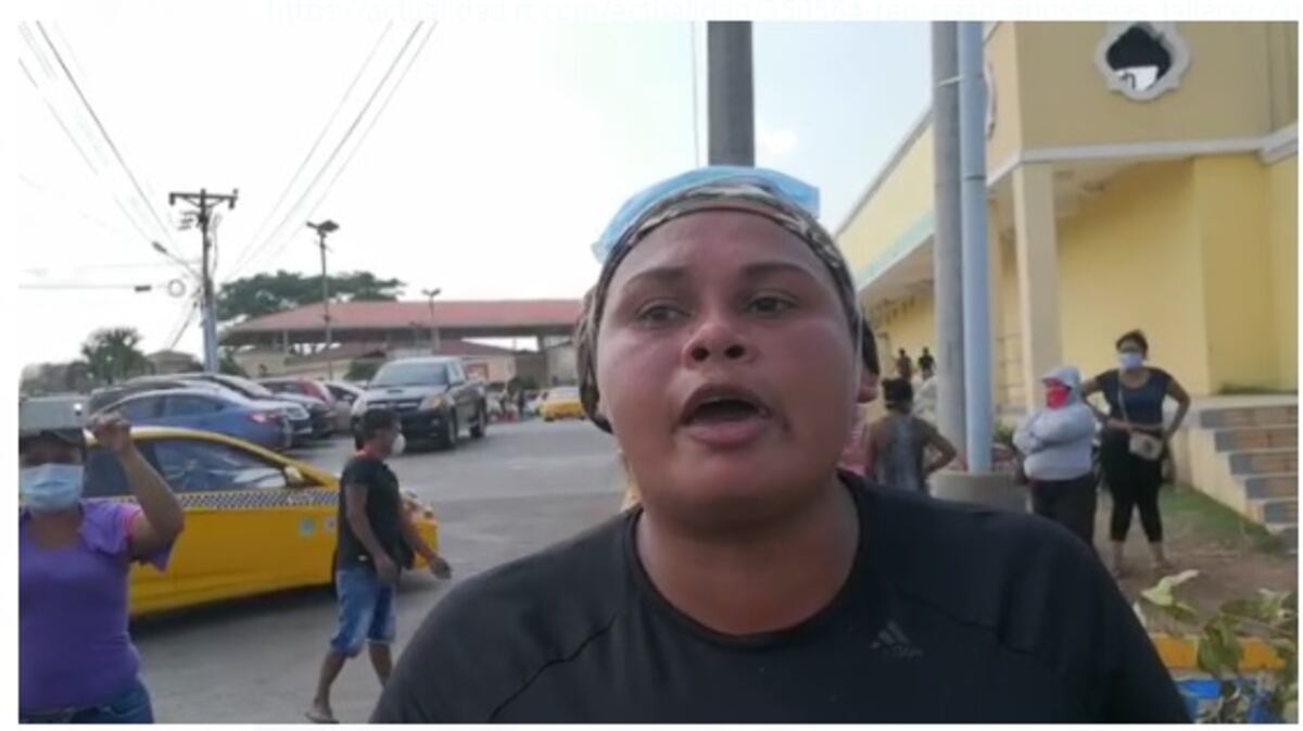 Esto se descontroló. En Playa Chiquita, Puerto Caimito también reclaman bonos. Cierran vías. Video