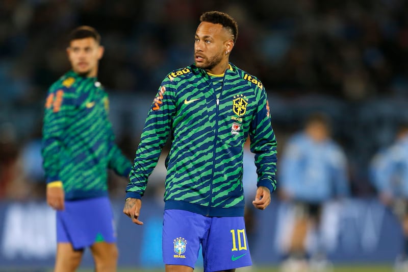 Neymar lesionado y Brasil mira de reojo su debut mundialista