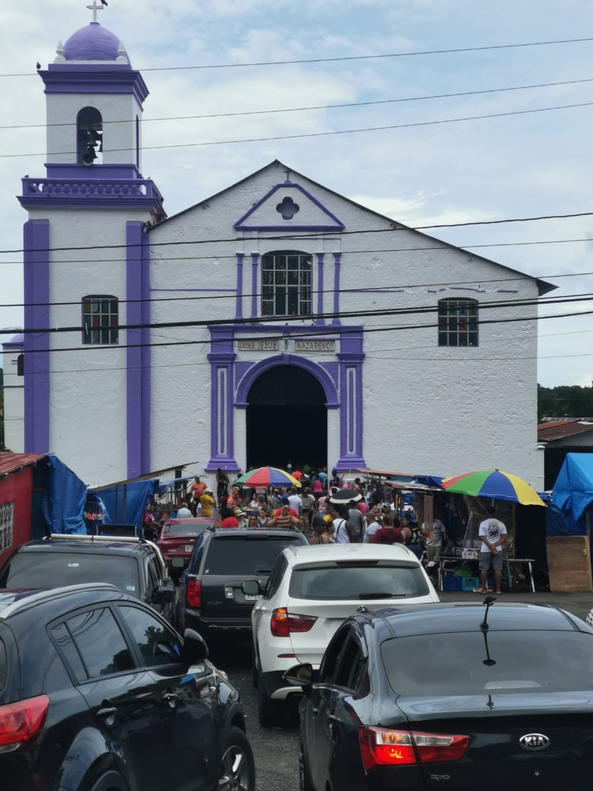Turistas nacionales y extranjeros piden a gritos que abran iglesia de Cristo Negro en Portobelo, Colón