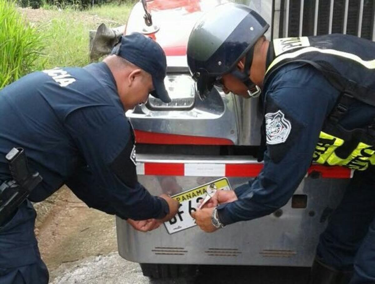 ¡RETENIDOS Y SIN PLACA! Se llevan a 20 conductores por paro en la autopista