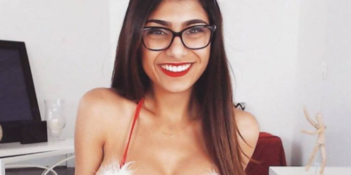 La exactriz porno Mia Khalifa fue amenazada por salir en foto con su novio