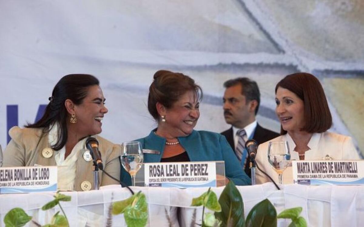 Arrestan a exprimera dama por presunta malversación de fondos públicos