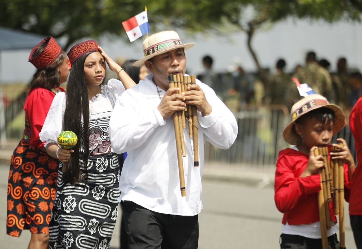 Colón celebra el 5 de noviembre entre historia, tradición y desfile patriótico