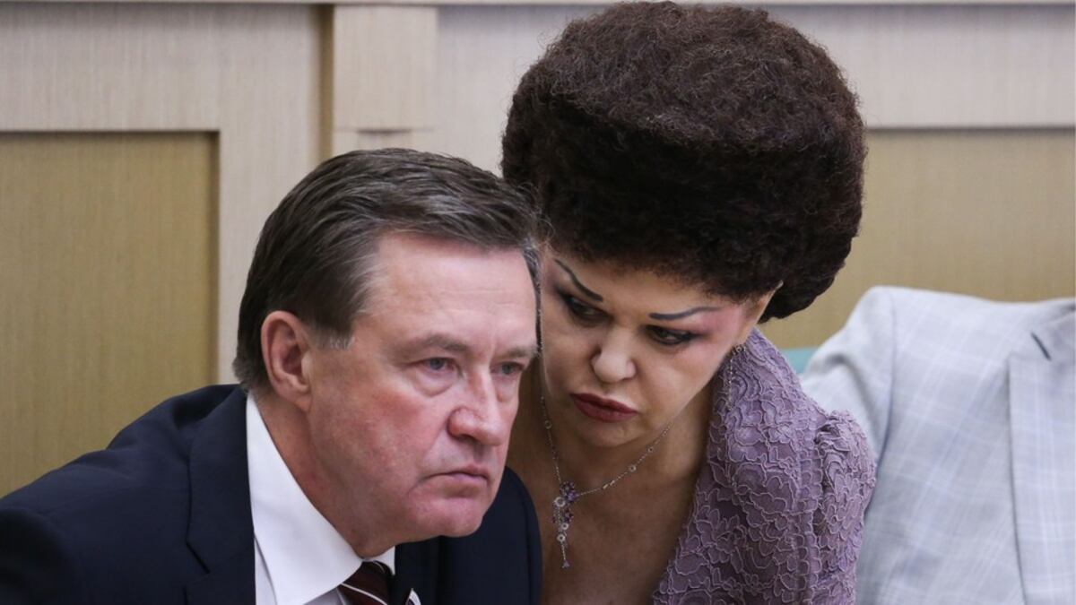 ¡En serio! Marge Simpson sí existe, es senadora y vive en Rusia