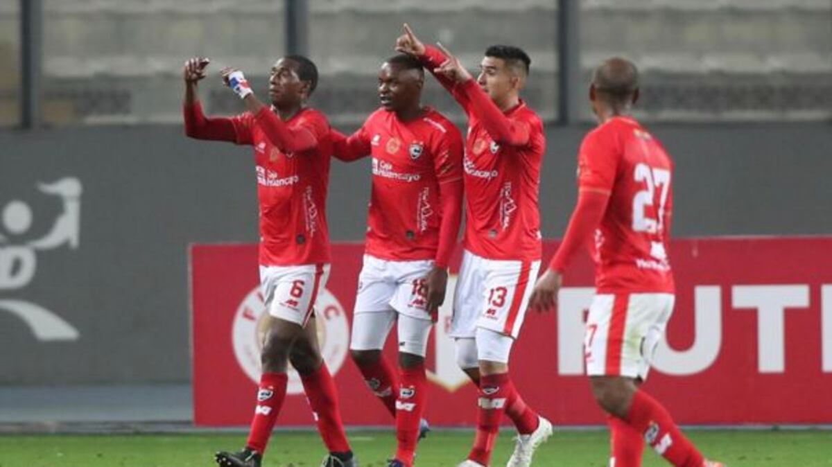 Panameño Abdiel Ayarza anota gol en Perú. Video