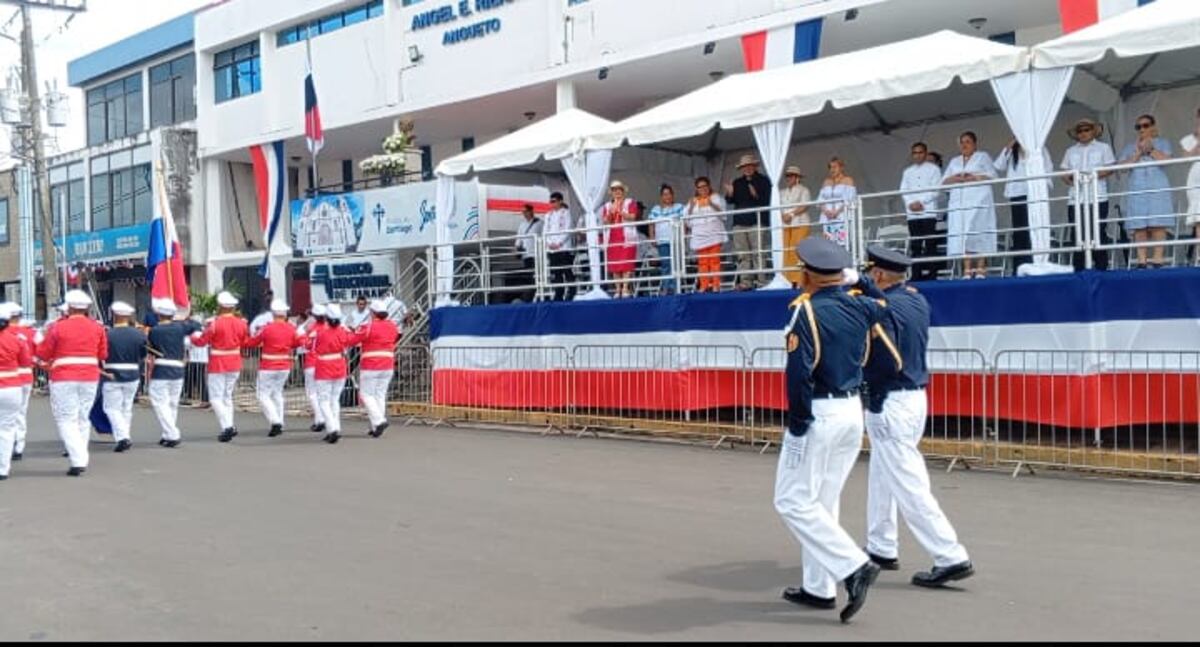 Con mucho civismo santiagueños celebran el 3 de noviembre