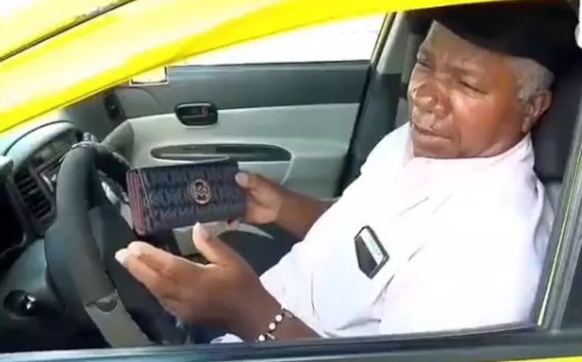 Taxista le devuelve cartera a pasajera con toda su quincena