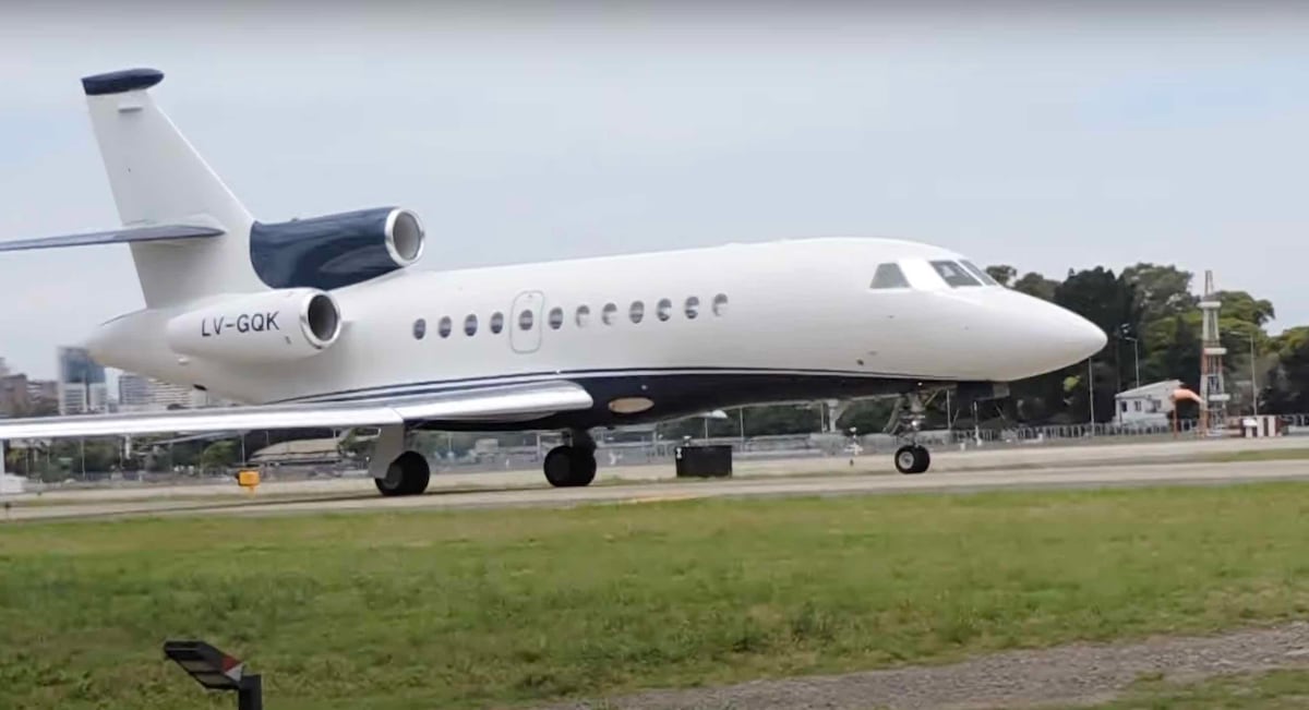 Hombre muere al ser absorbido por el motor de un avión en pleno aeropuerto