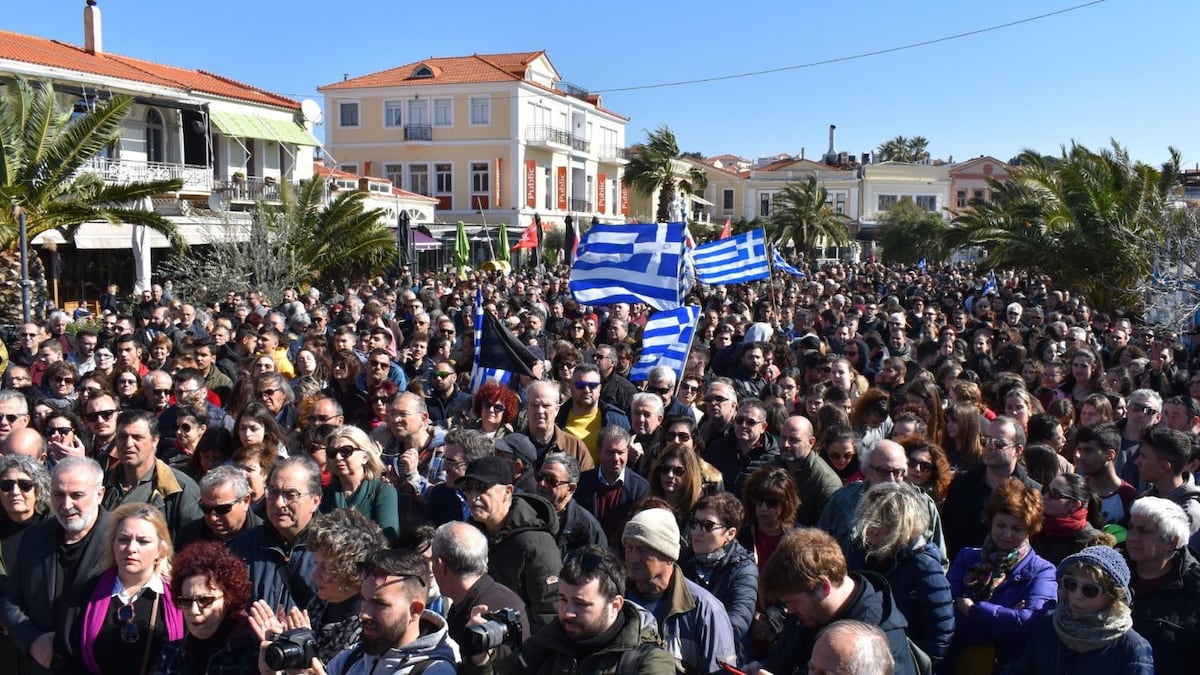 Protestas en Grecia contra ley que ampliaría jornada laboral a 13 horas