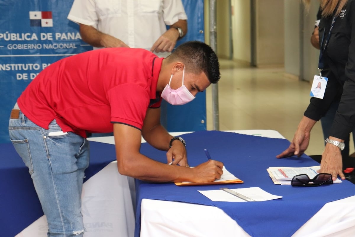 Jugadores de la LPF reciben un nuevo apoyo económico