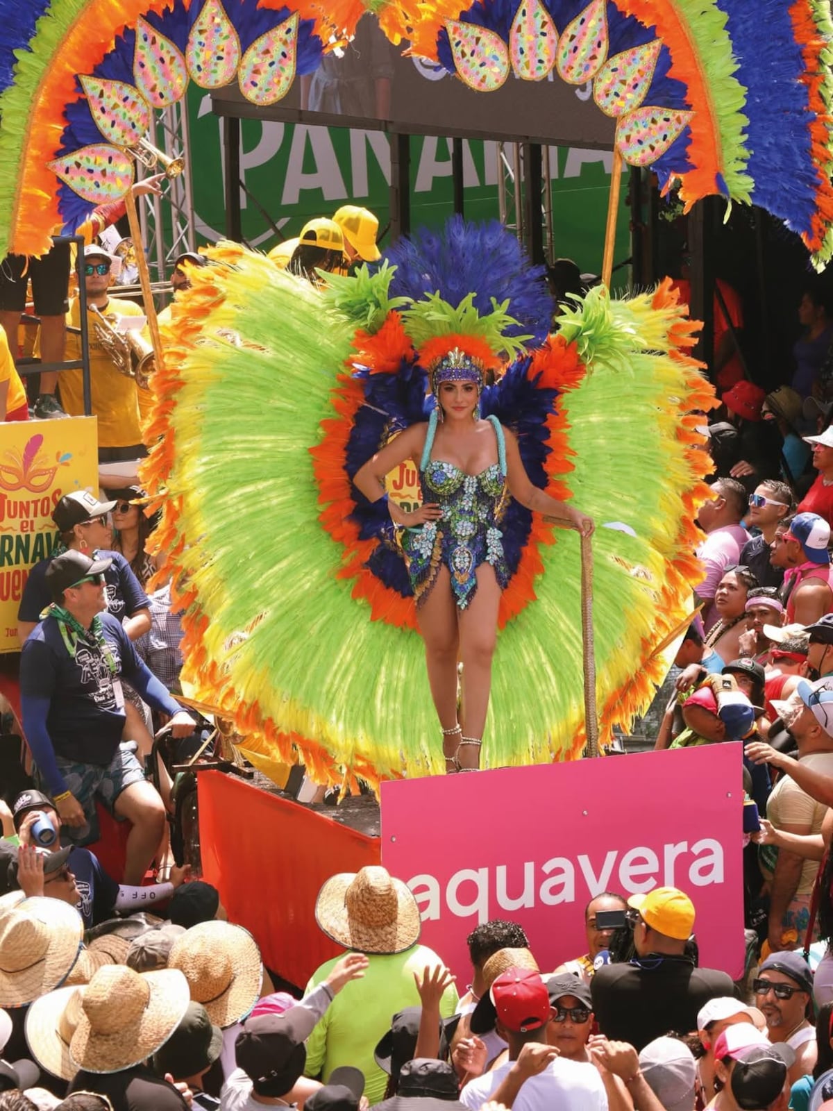 Jacky Guzmán se suma a Calle Abajo de Las Tablas y vive el Carnaval desde adentro