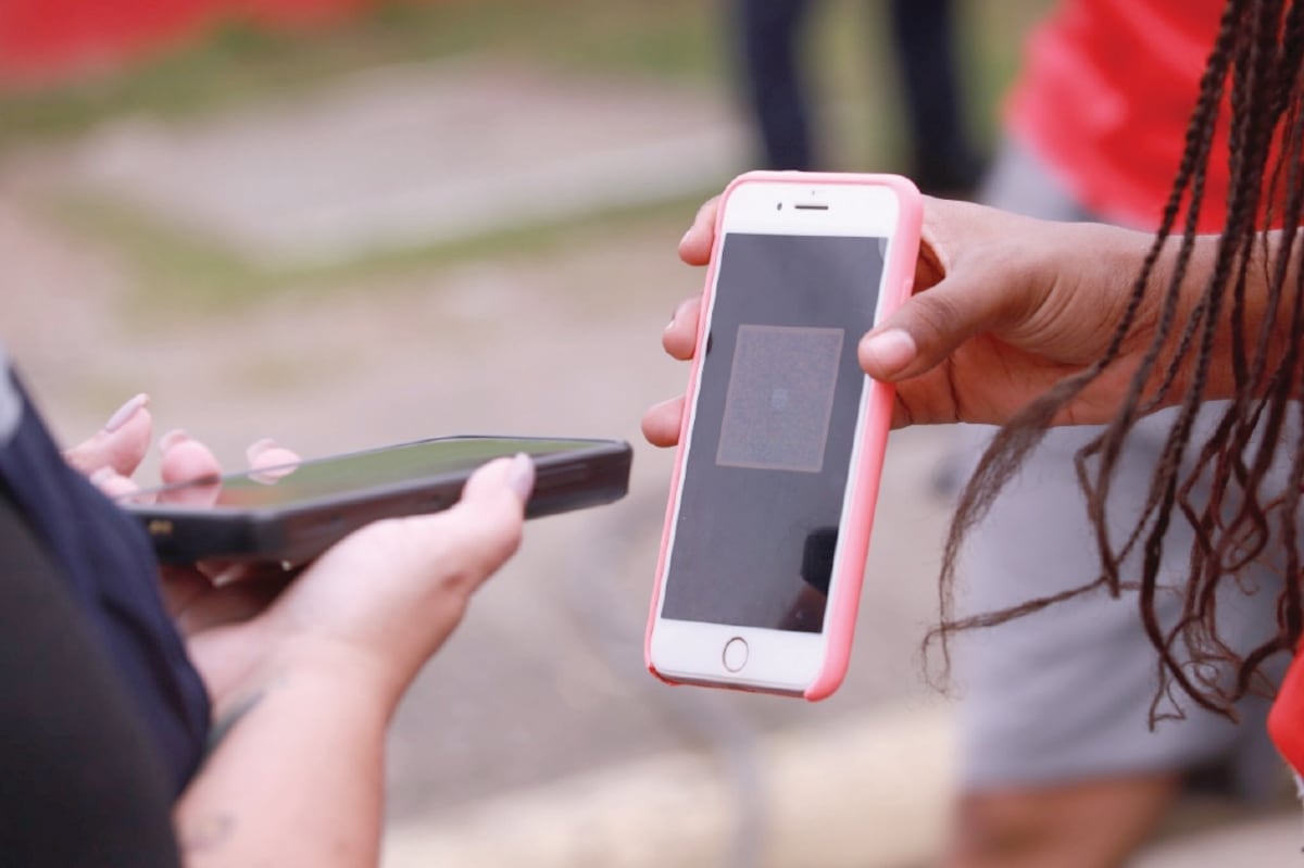 El aforo podrá ser ahora del 100% en bares y discotecas, para vacunados. No se descartan los desfiles patrios