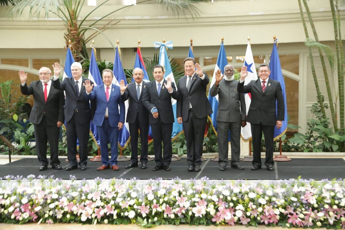 La Cumbre del SICA comienza sin Bukele y despidiendo al presidente de Panamá