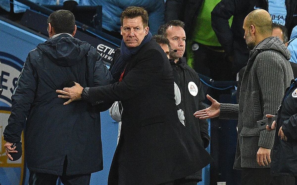 Manchester City le mete seis goles al Chelsea y desplaza al Liverpool