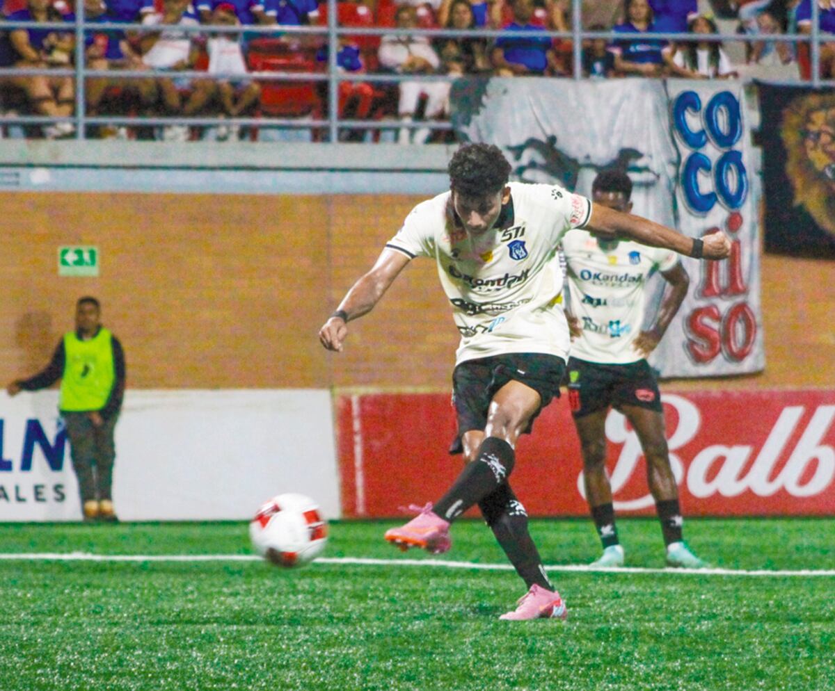 Se cayó el invicto: Árabe Unido silenció a Plaza Amador 0-2 en el COS Sports Plaza