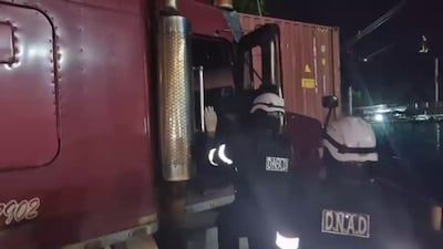Se les cayó la entrega: hallan 201 paquetes de droga en camión en puerto del Pacífico