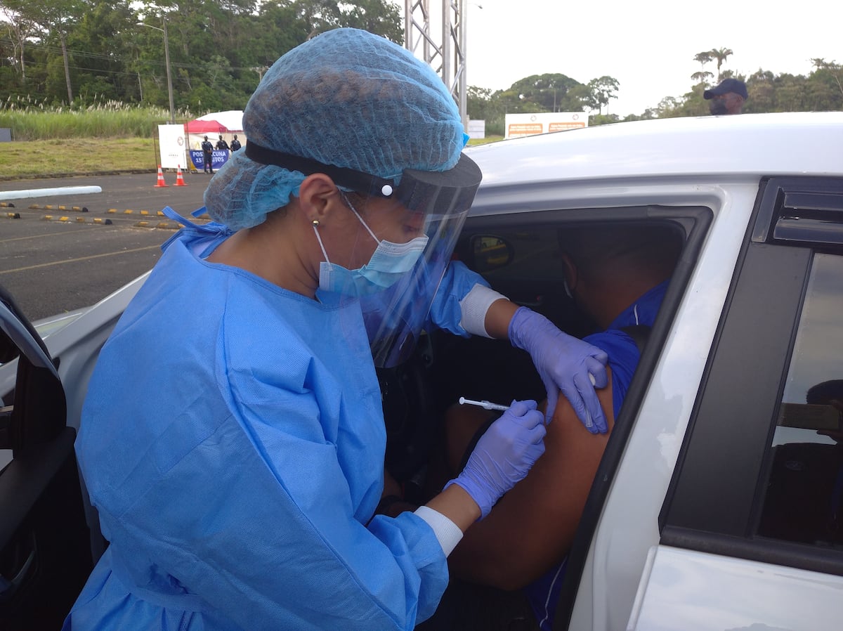 Arranca la vacunación auto express en Colón