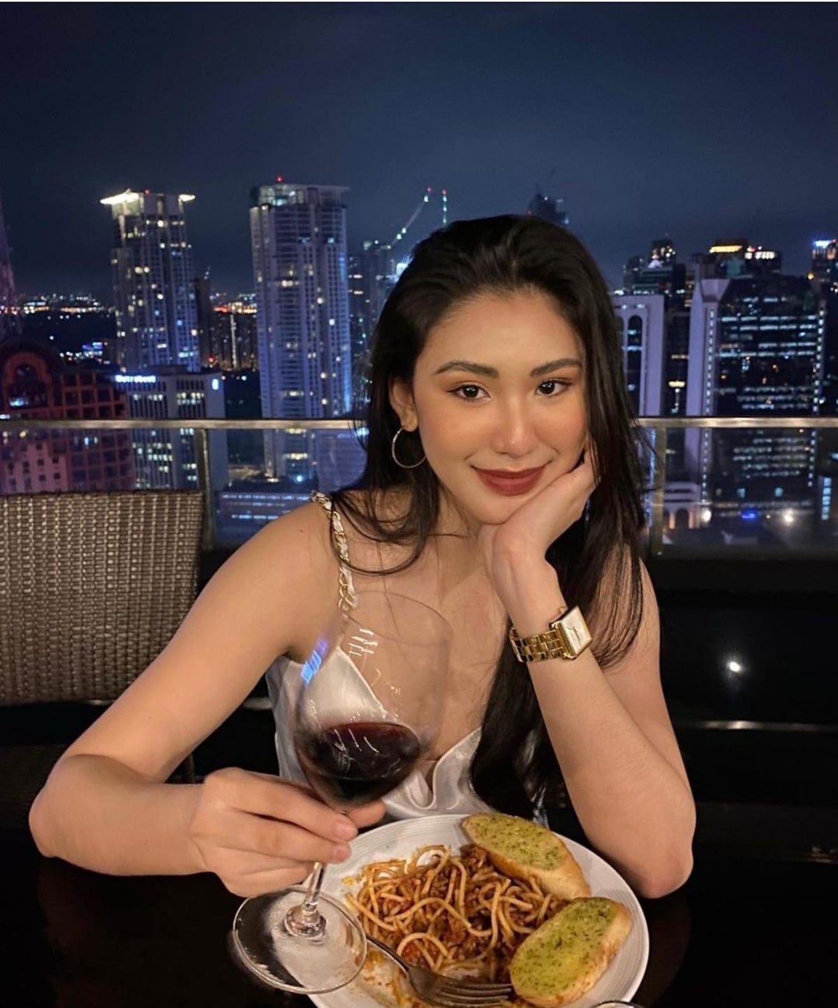 Consternación mundial. Once hombres asesinan y abusan de reina de belleza filipina