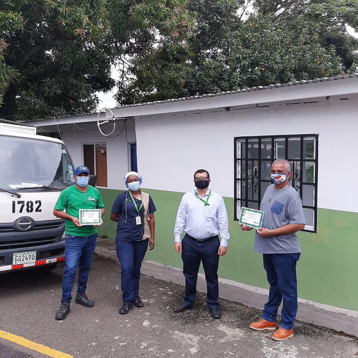 Miembros de la Autoridad de Aseo donan plasma convalenciente