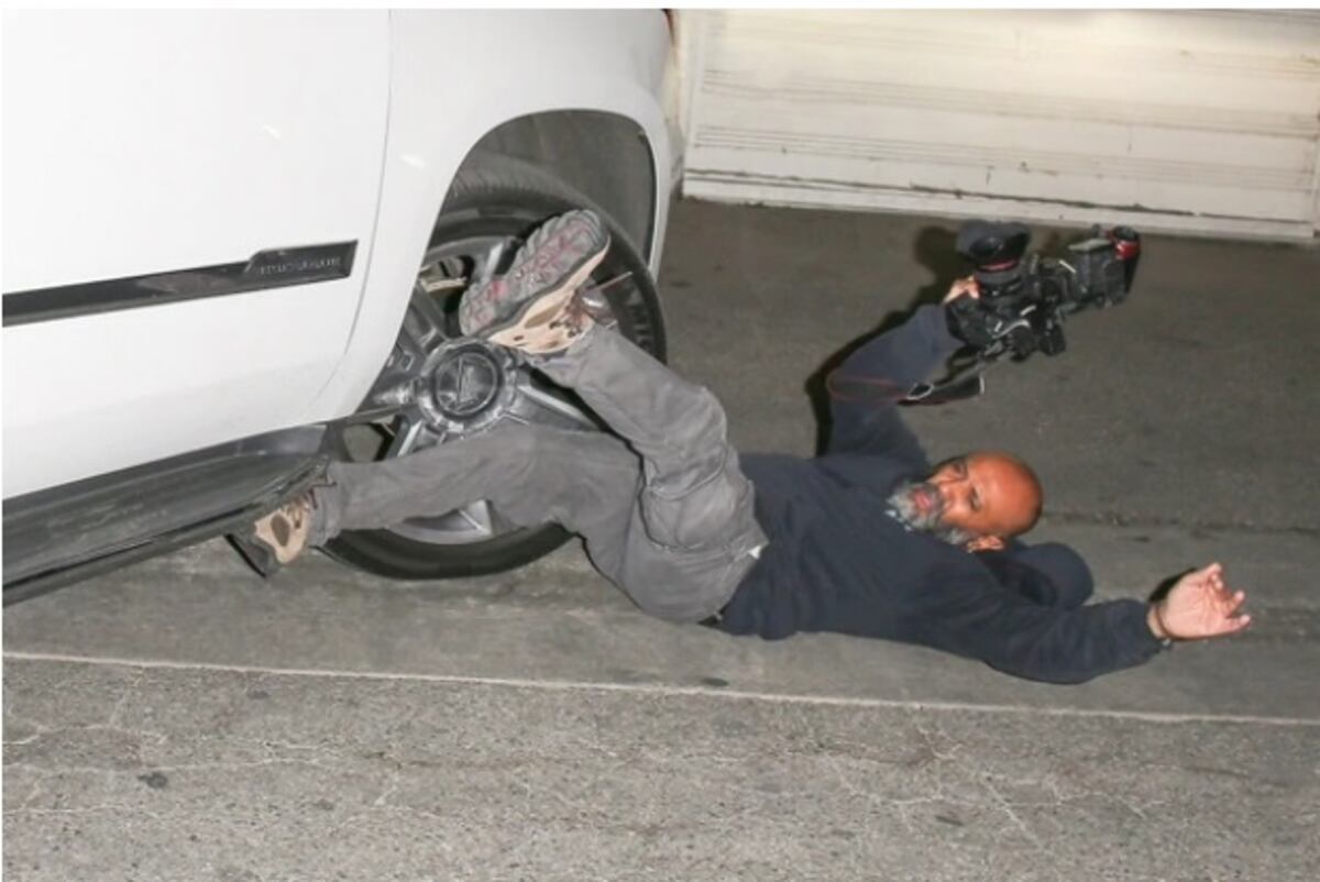 Auto de Jennifer López atropella a fotógrafo