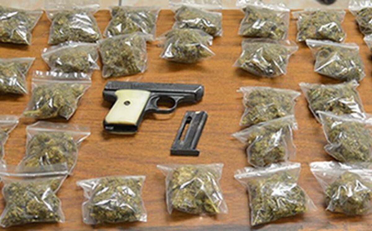 Capturado por posesión de arma y droga en Alcalde Díaz