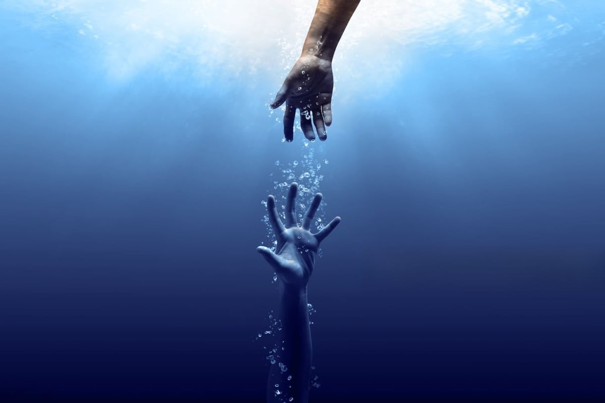 Vacaciones terminan en tragedia: hombre de 81 años muere ahogado y un residente nicaragüense recupera el cuerpo en Coronado