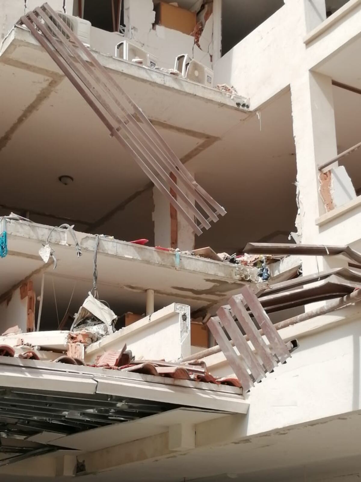 Padre de bebé que murió por explosión en el edificio Costamare recibe ayuda psiquiátrica