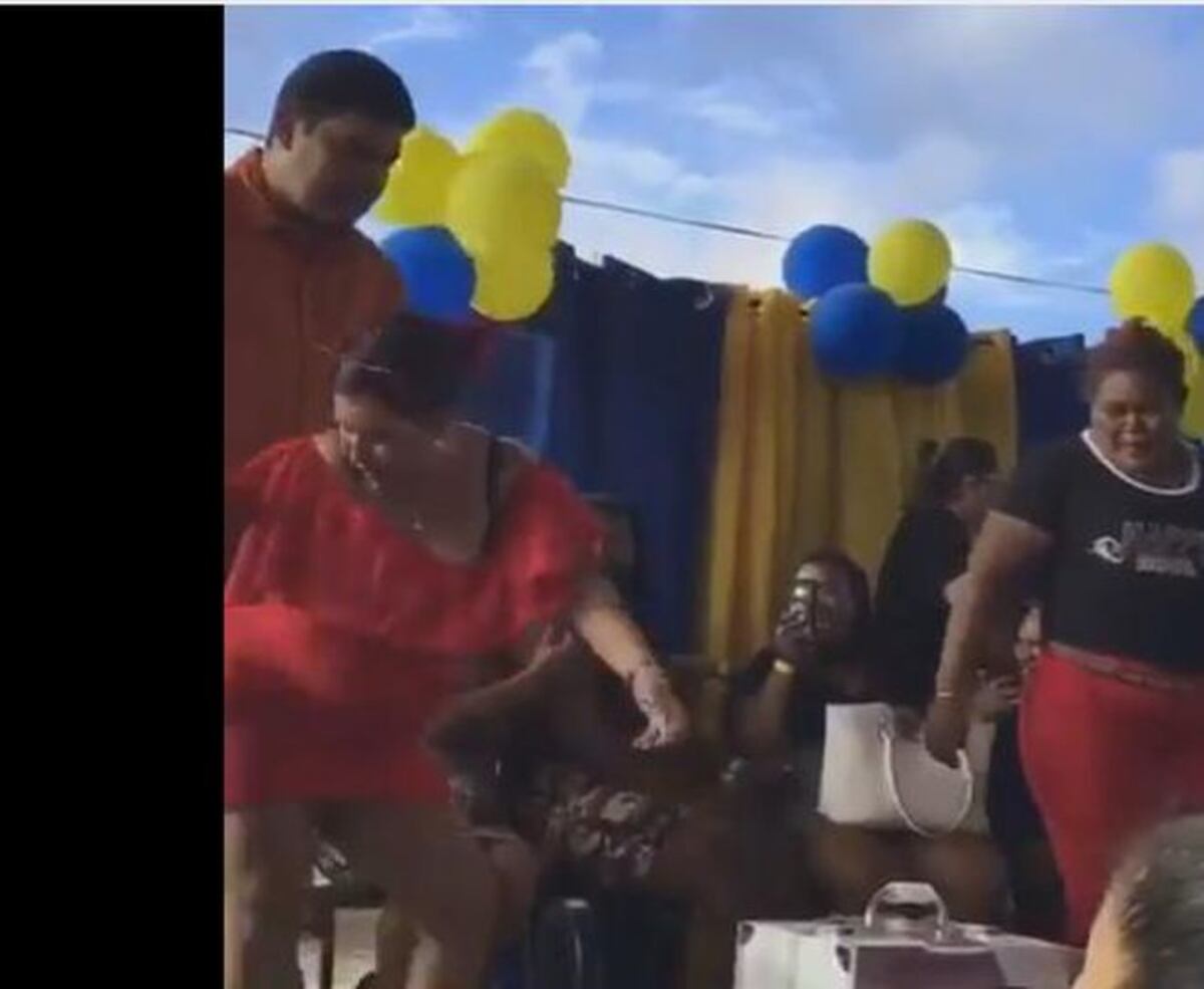 ¡FILTRAN VIDEO DE OTRO DIPUTADO!El honorable le mete al 'perreo' en plena tarima