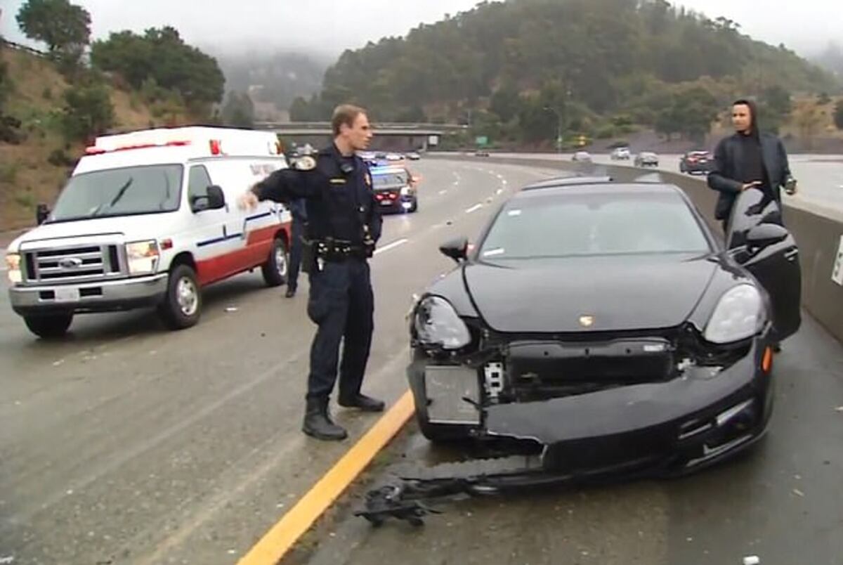 Stephen Curry sufre accidente de tránsito y su lujoso carro salió bien afectado