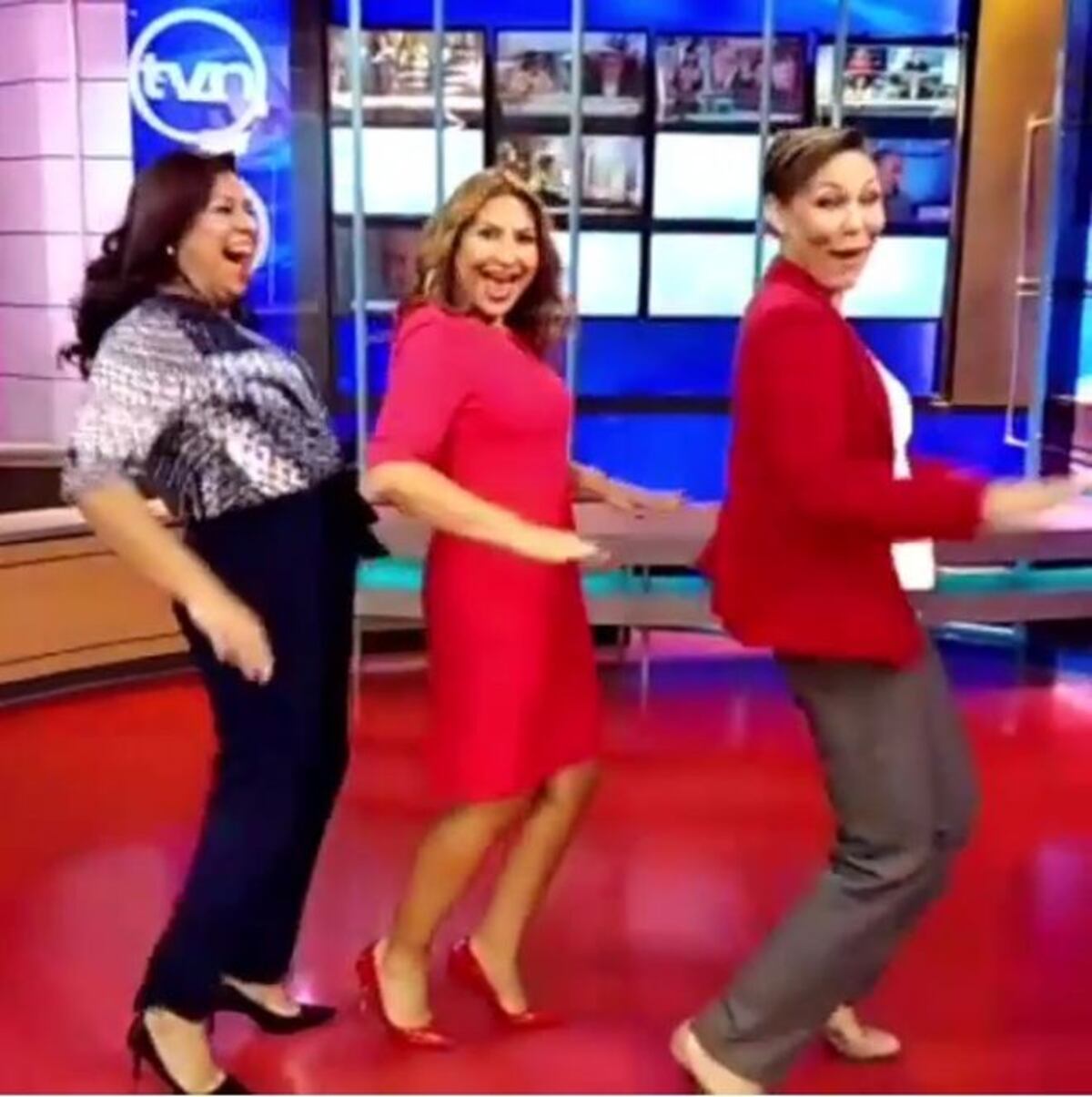 Presentadoras de TV, Castalia, Siria y Annette Quinn, bailan 'Dame tu cosita'