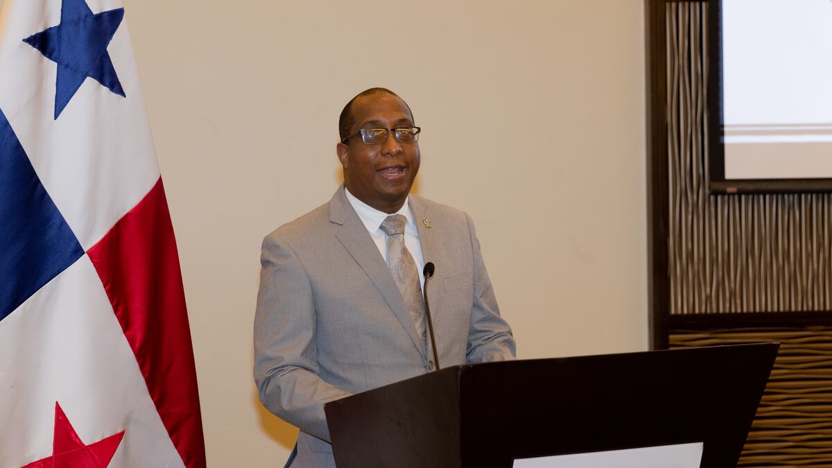 El Ministerio Público investiga golpiza a dos policías en Isla Colón